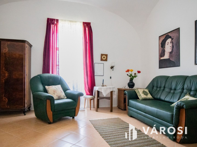 Részben felújított nemesi kúria, udvarház!