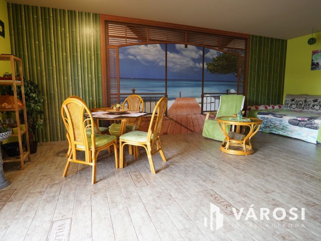 Balatonkeresztúron igényes nyaraló, 5 percre a strandtól!