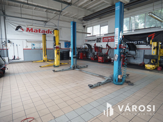 Ipari komplexum, frekventált helyen