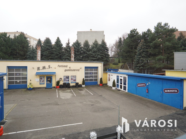 Ipari komplexum, frekventált helyen