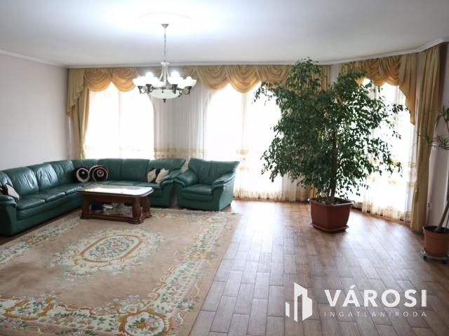 Exkluzív kétgenerációs családi ház Móra városrészen!