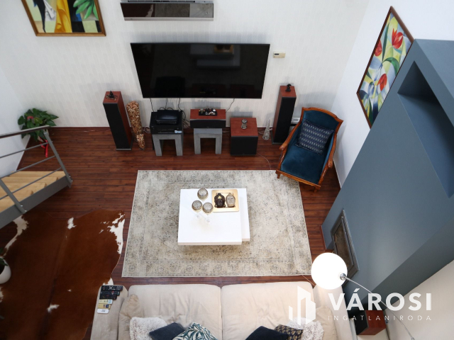 Medencés kényelem, kertvárosi környezetben!