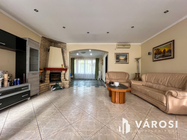 Baglyasalja elején, újszerű családi ház eladó!