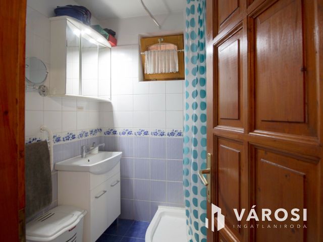 Vízparti nyaraló eladó, magán és bérleti célra!