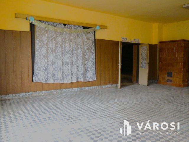 Szentgotthárd-Zsida régi ital-vegyesbolt befektetőnek eladó