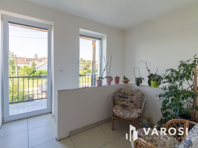 Tágas terek, nagy kerttel, jó helyen