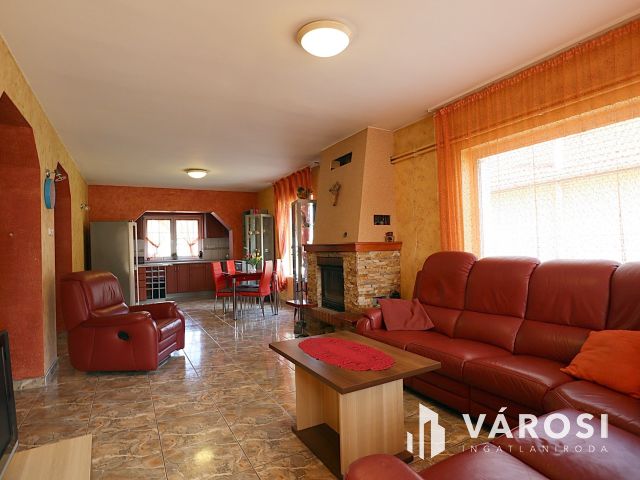 Nagy családi ház Parád központjában