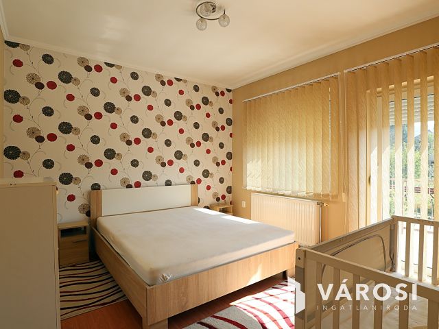 Nagy családi ház Parád központjában