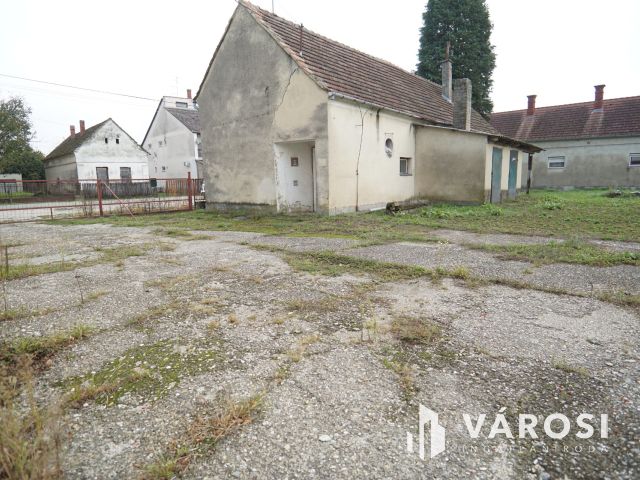 Jó adottságú eladó telephely Gyékényesen!