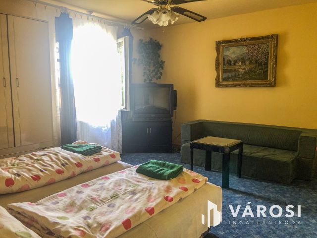 Eladó 2300 m2-es hotel a 16. kerületben