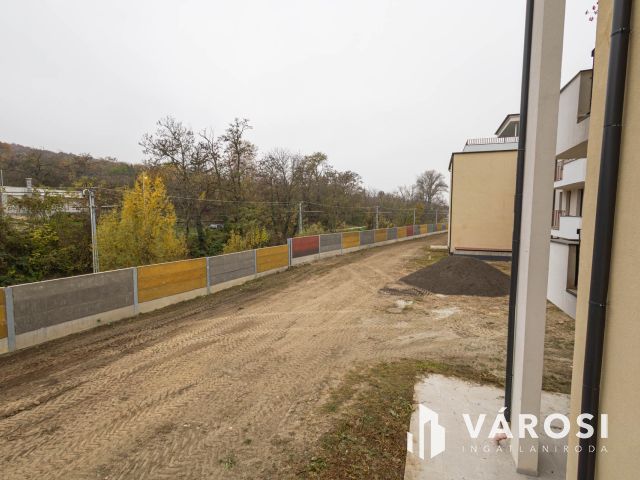 Kulcsrakész lakás Péterhegyen D-F-4