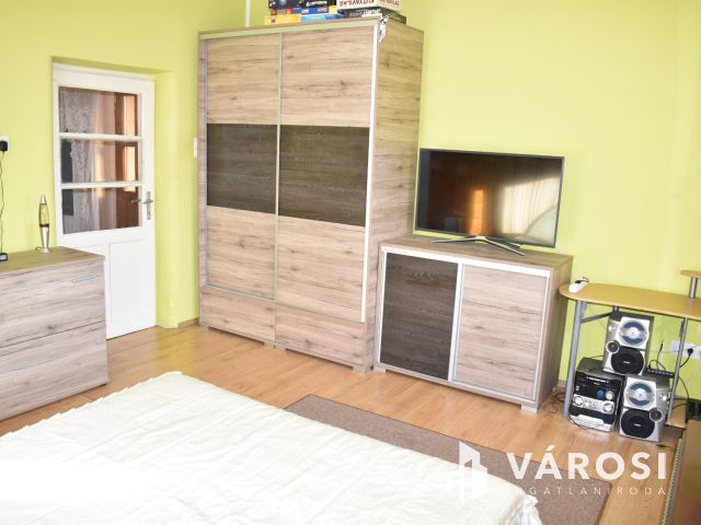 Szép kis kádár kocka a paradicsomban!