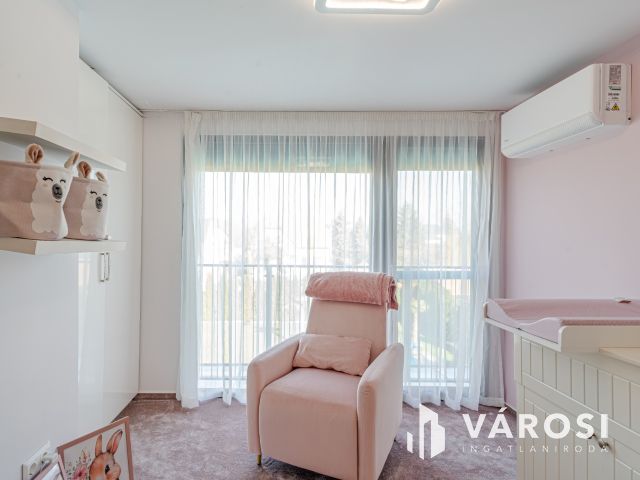 Prémium családi ház medencével Újszegeden!