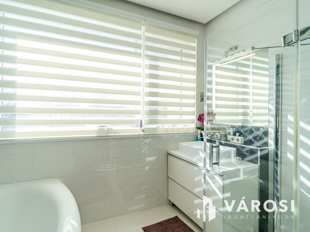 Prémium családi ház medencével Újszegeden!