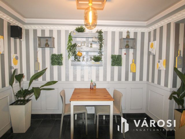 Eladó háromszintes vendéglátó egység Szegeden