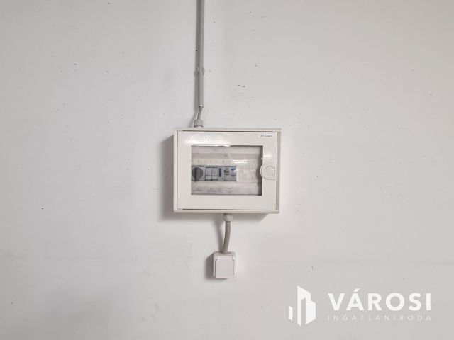 Elektromos autó részére teremgarázs hely, a 13. keületben