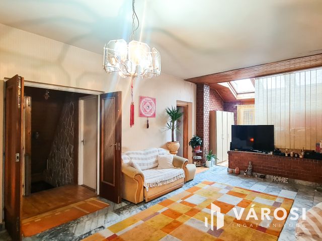 Eladó 4 szobás lakás, kertkapcsolattal