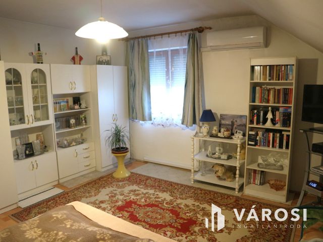 Táplánszentkereszt,2generációs,5szoba,családi h. eladó.