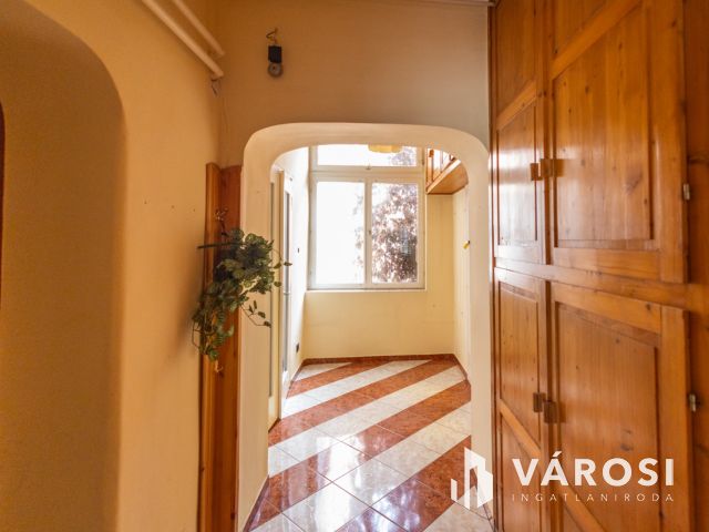 Apartmanház néhány lépésre a Várfürdőtől és a Kastélytól