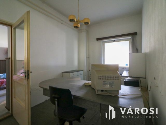 Eladó ipari ingatlan – nagy terekkel és saját kúttal!