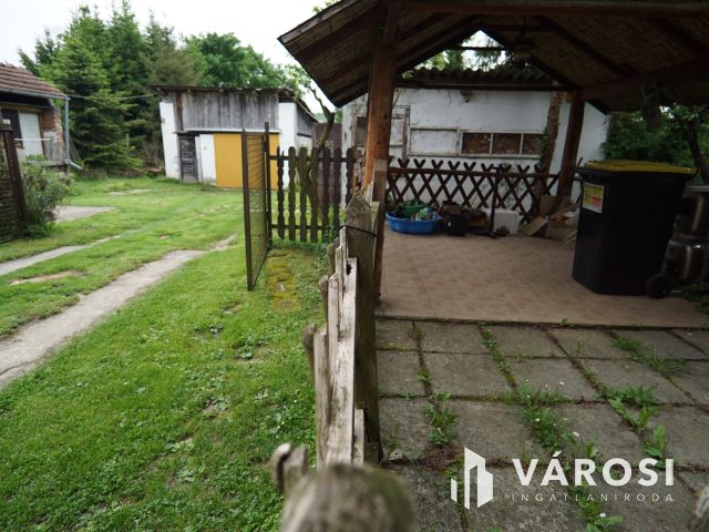 Kétgenerációs, folyamatosan karbantartott családi ház!