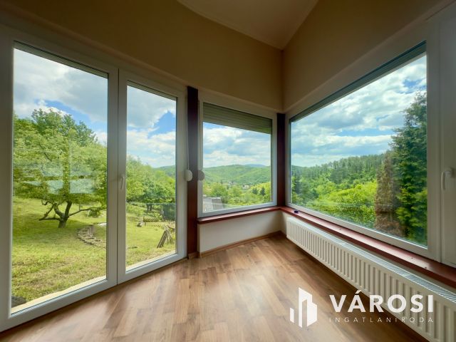 Erdei környezetben, vendégháznak alkalmas komplexum eladó!