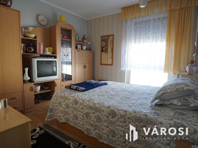 Marcali belvárosában, de még is csendes utcában eladó lakás!