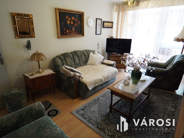 Marcali belvárosában, de még is csendes utcában eladó lakás!