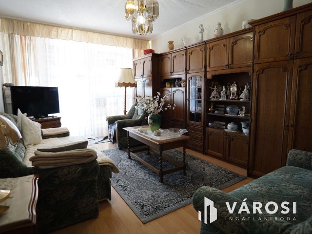 Marcali belvárosában, de még is csendes utcában eladó lakás!