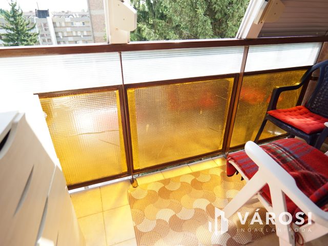 Marcali belvárosában, de még is csendes utcában eladó lakás!