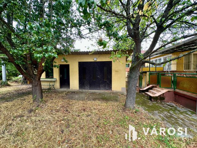 Kiváló adottságú, 3 szobás ikerház eladó!