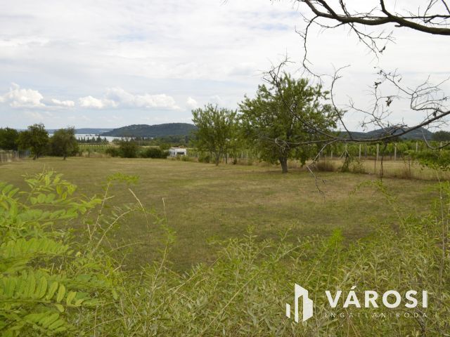 Balatonfüredi panorámás telek!