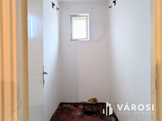 3 szobás nagy konyhás téglaház kisvárosban!