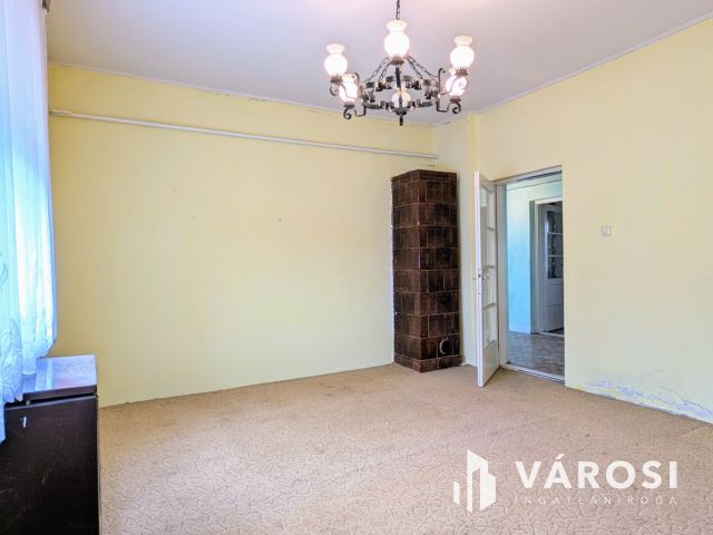 3 szobás nagy konyhás téglaház kisvárosban!