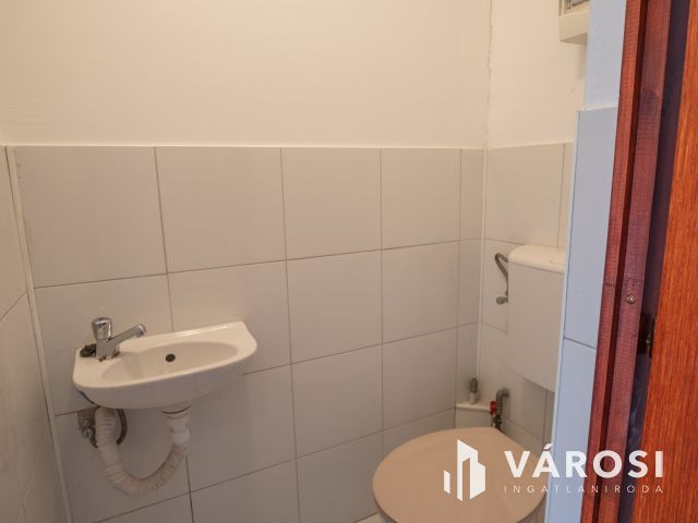 Eladó garázs a Főfasoron 1.