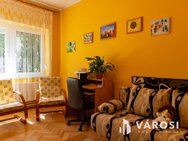 Napelemes családi ház Lánycsók csendes utcájában eladó