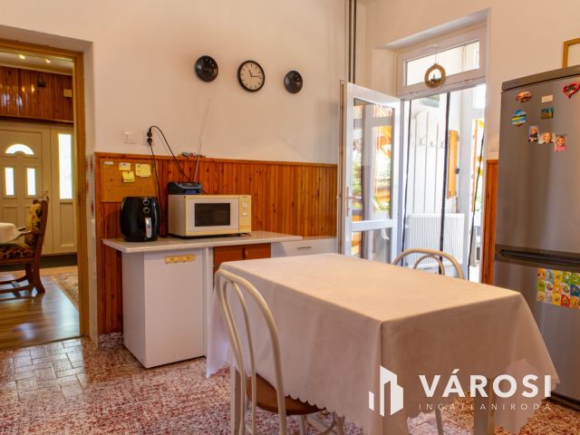 Napelemes családi ház Lánycsók csendes utcájában eladó