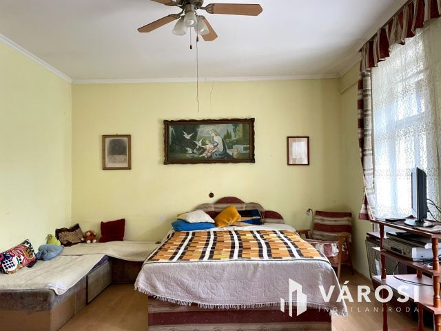 Családi ház 1670 m²-es telekkel Enying csendes utcájában