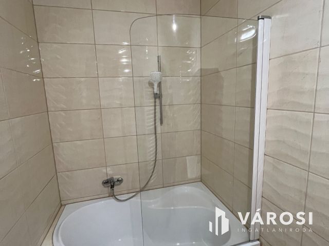 Debrecen mellett, 3 szoba nappalis kulcsrakész ház!