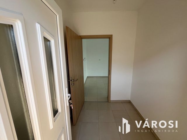 Debrecen mellett, 3 szoba nappalis kulcsrakész ház!