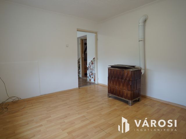 Lakható zárt kert, Látóhegyen