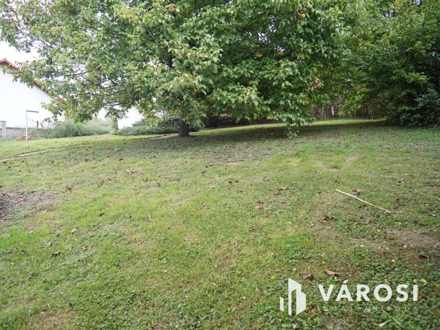 Lakható zárt kert, Látóhegyen