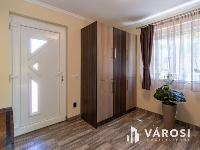 Két  ház, egy telken,  erdő mellett Szigethalmon eladó