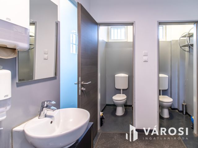 Eladó 1000m² telephely, iroda, műhely Csepel Gyártelepen