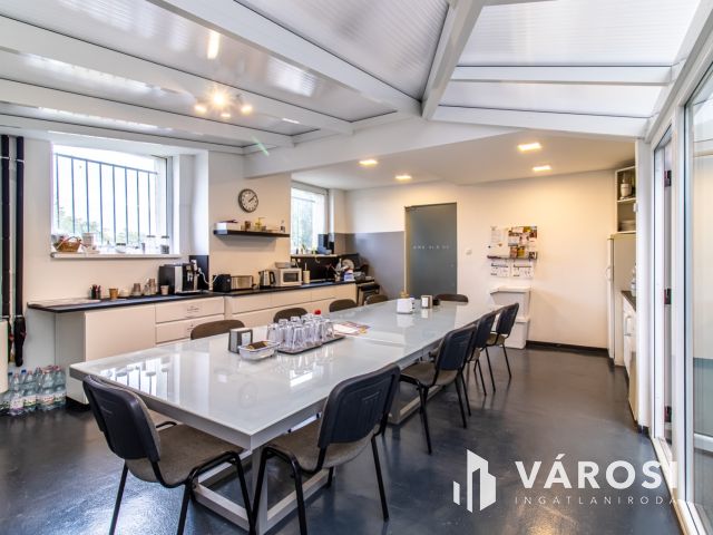 Eladó 1000m² telephely, iroda, műhely Csepel Gyártelepen