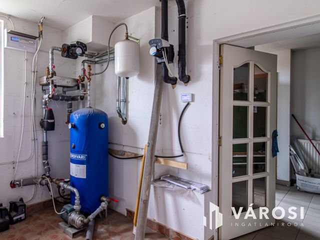 Eladó 1000m² telephely, iroda, műhely Csepel Gyártelepen