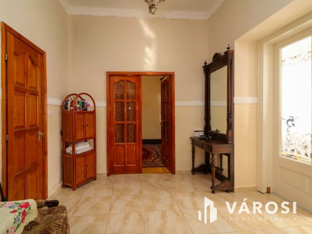 Eladó kétlakásos családi ház Szarvason