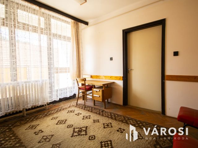 Kétszintes, 600 nm-es irodaház Orosháza központjában