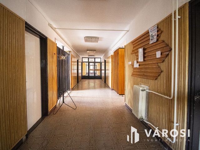 Kétszintes, 600 nm-es irodaház Orosháza központjában