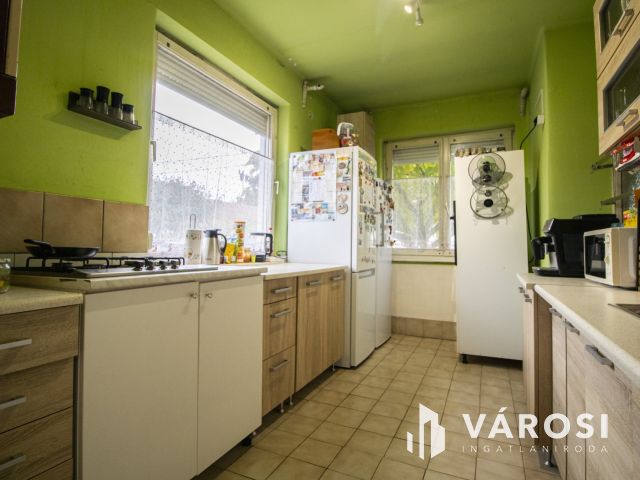 Tágas, két szintes, nagycsaládos ház Sarkadon